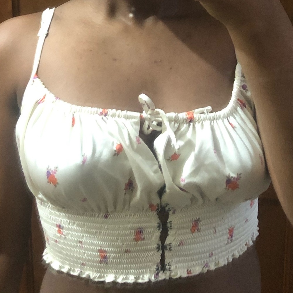 urban outfitters crop top!